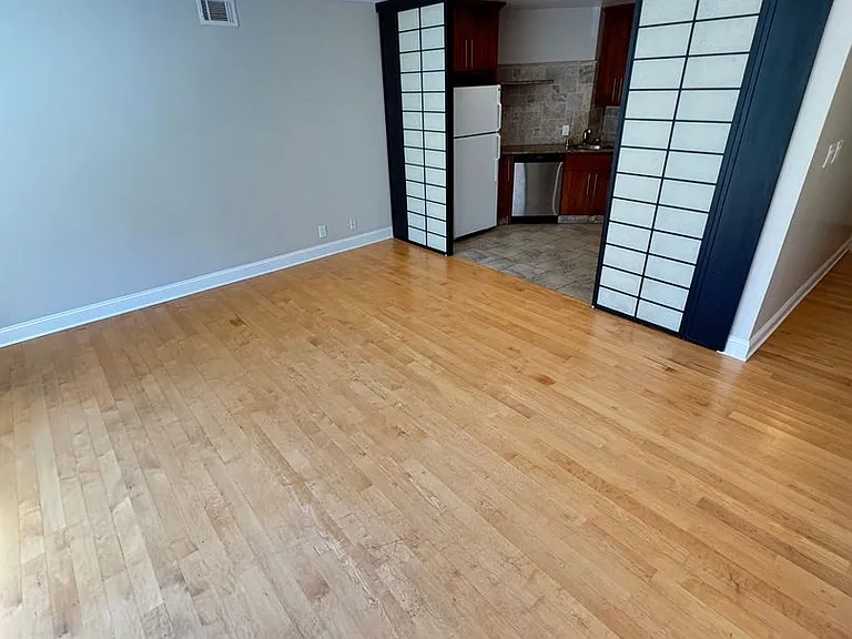 1142 Green Street 1 Sharp Pl — Photo 4