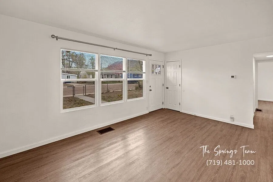 Newly Remodeled 3 Bedroom Rancher In Stratton Meadows — Photo 4