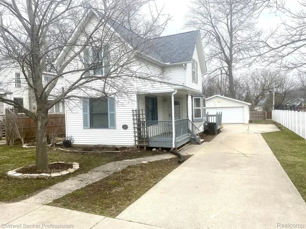 208 N Walker St, Capac, MI 48014