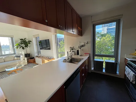 Rented by City Connections Realty | media 19