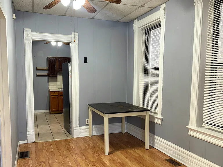 940 W 31st Pl #1R — Photo 5