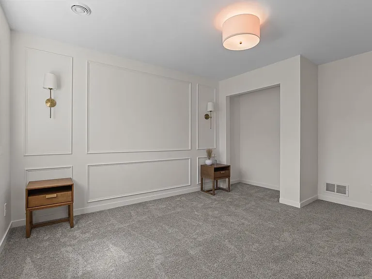 624 Emerson Ave N — Photo 10
