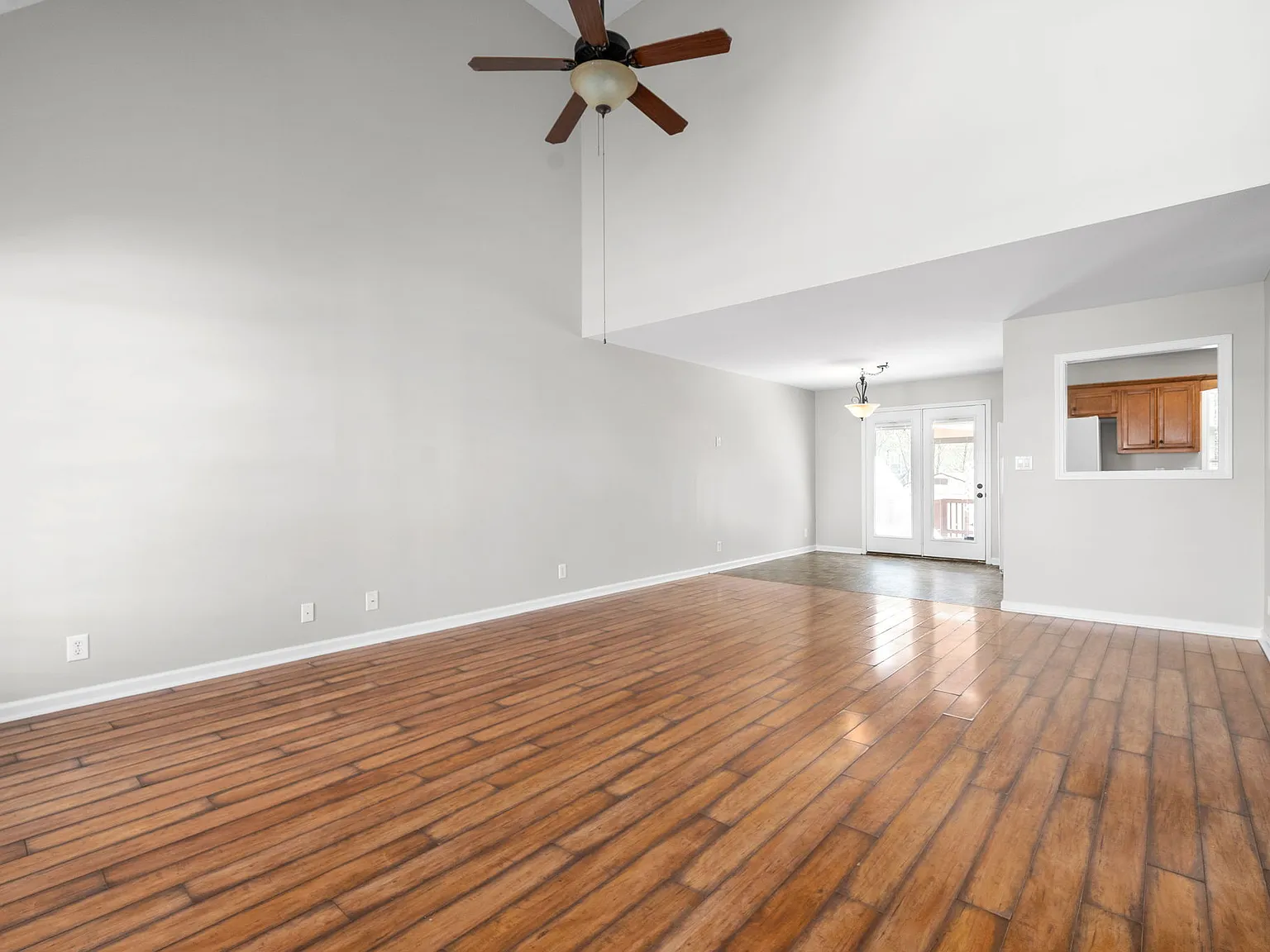 4 bed, 2.5 bath, 2142 sqft, $1,950 — Photo 4