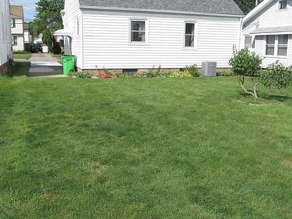 2nd image of 371 E 324th St