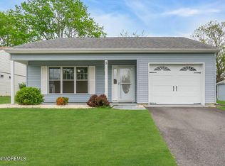 5 Newbury Row, Manchester, NJ 08759