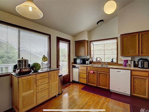 5th image of 19004 Sunnyside Ave N