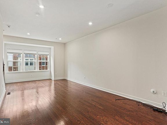 3rd image of 8114 Miner St