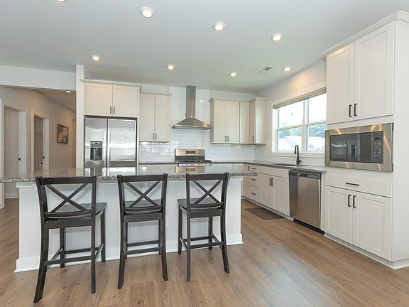 3rd image of 2803 Willow Creek Dr
