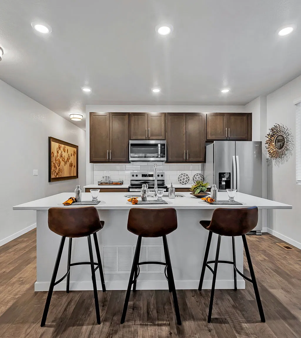 2 bed, 968 sqft, $2,000 — Photo 1