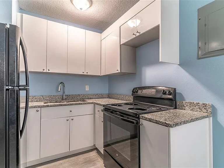 1207 W Cypress St — Photo 6