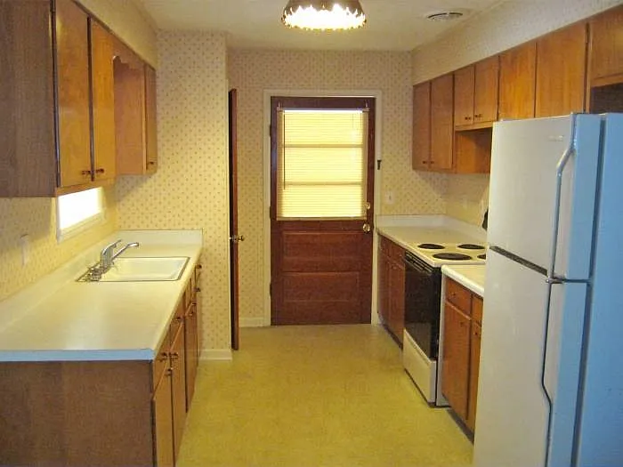 Eat-in Kitchen