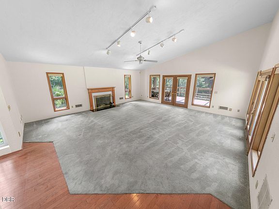 5th image of 59 Beach St