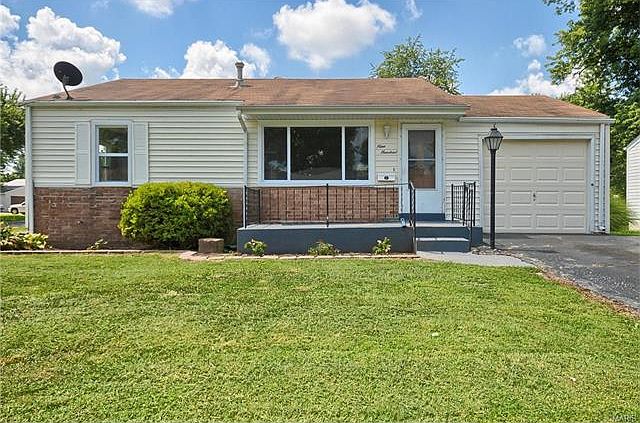 1st image of 900 Loekes Dr