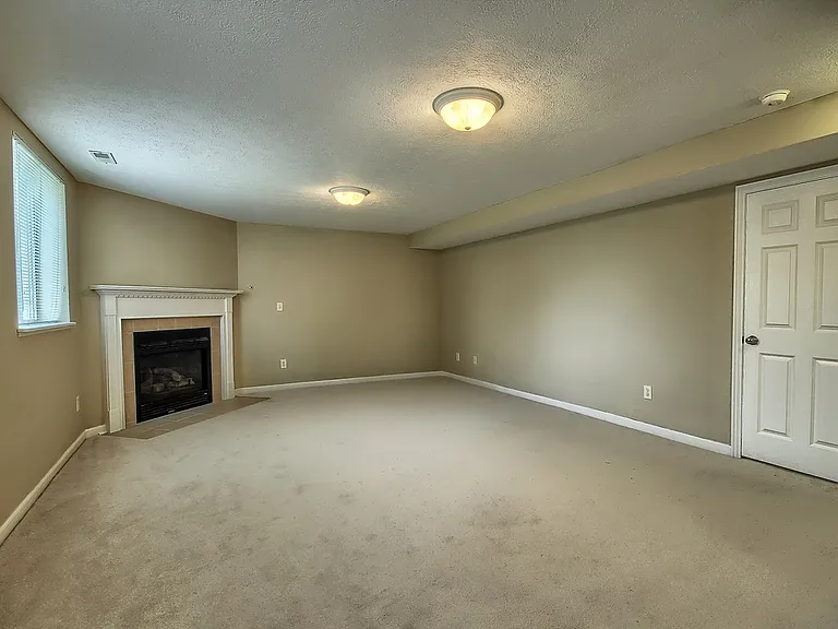 7233 Springview Ln — Photo 11