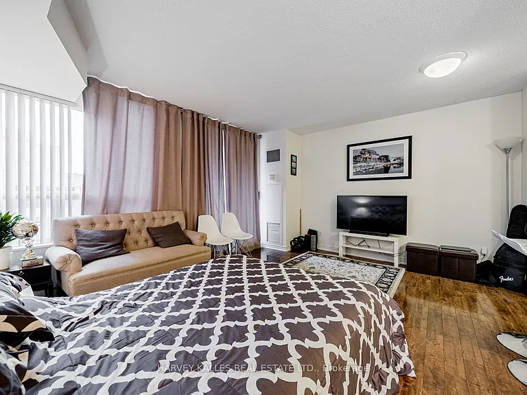 43 Eglinton Ave E #1101 — Photo 15