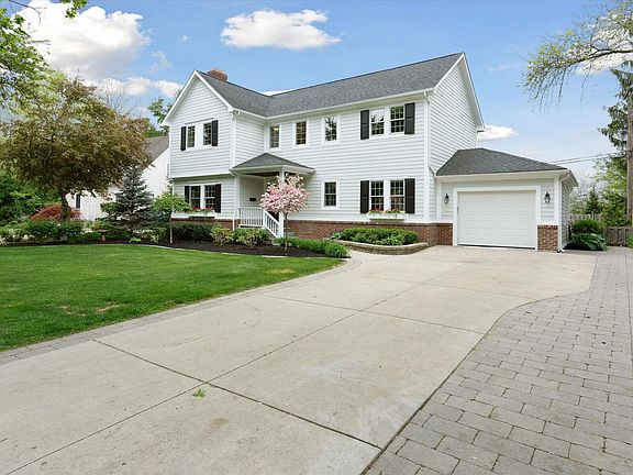 5th image of 1300 Iroquois Pl