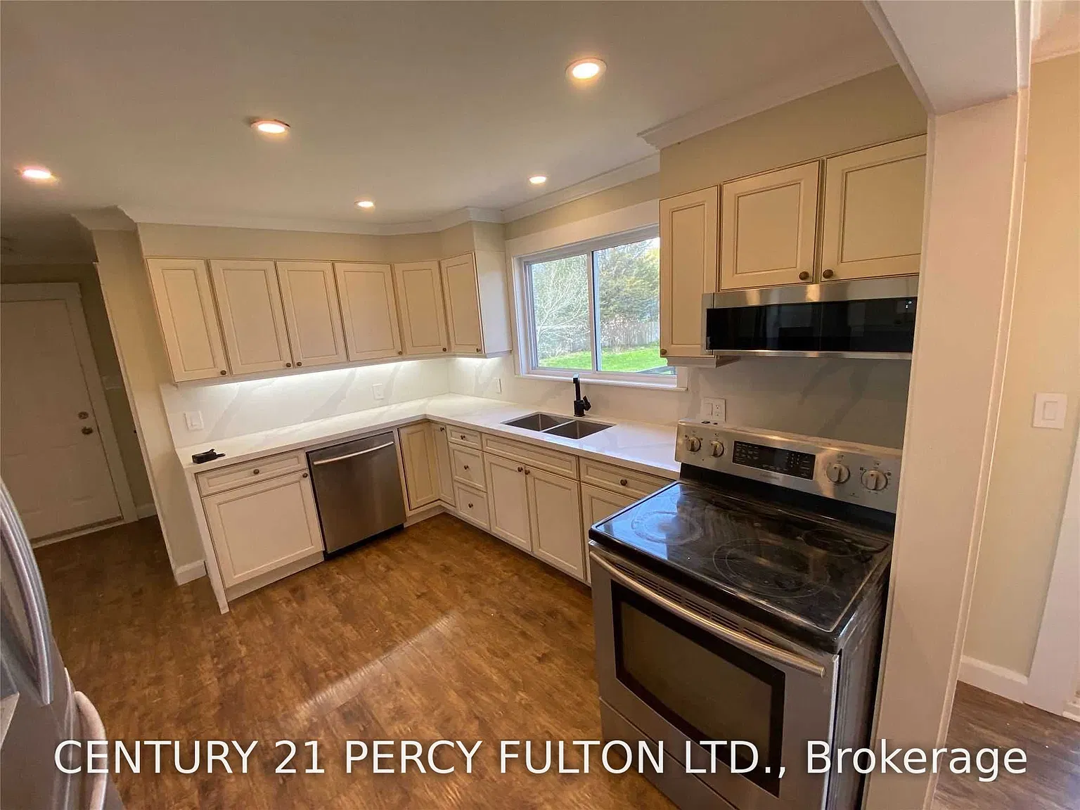 4 bed, $3,400 — Photo 4
