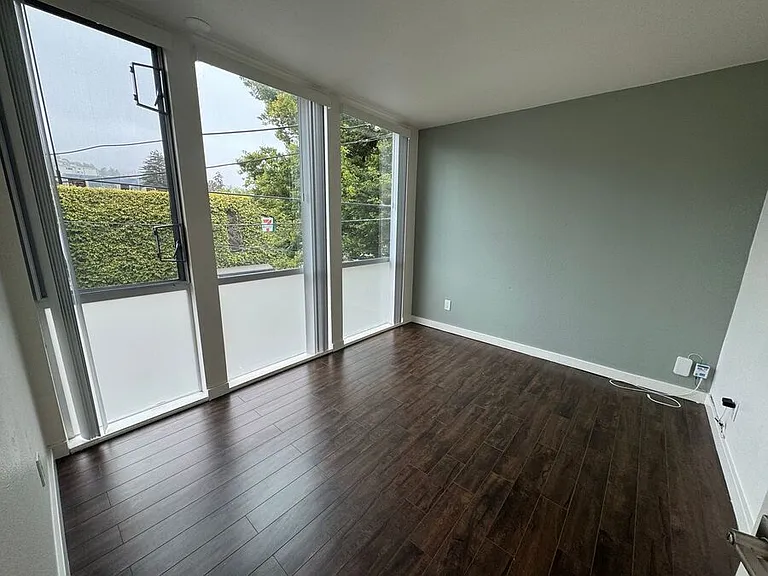 2828 College Ave — Photo 17