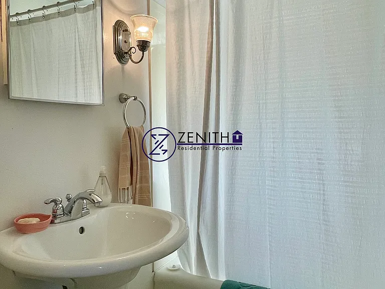 68 Maple St #3 — Photo 9