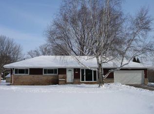1510 S Green Hill Rd, New Berlin, WI 53146