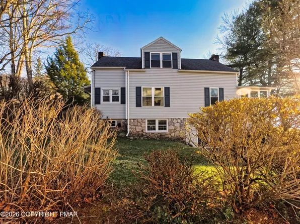 1101 Lakeview Dr, White Haven, PA 18661