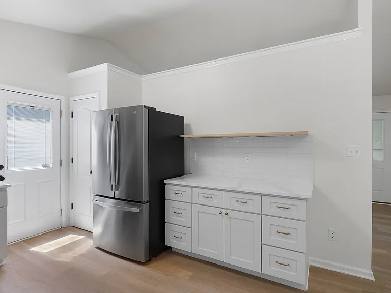 606 Gaslight Trl — Photo 8