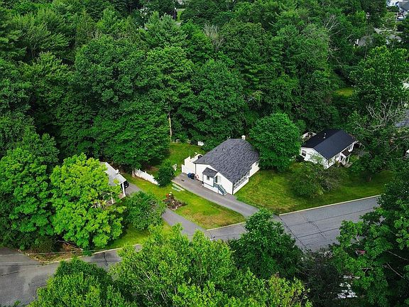 2nd image of 69 Carriage Hill Road