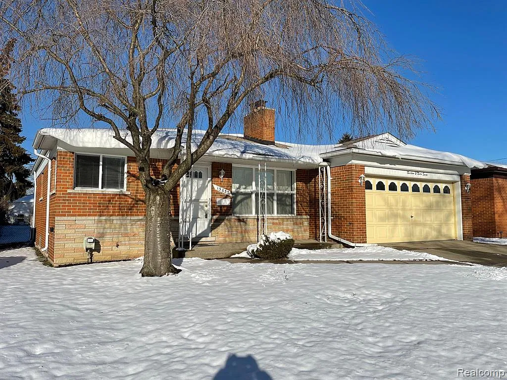 3 bed, 1.5 bath, 2208 sqft, $1,725 — Photo 1