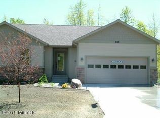 925 S Sandalwood Cir, Muskegon, MI 49441