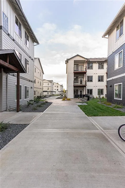 Woodburn West — Photo 4