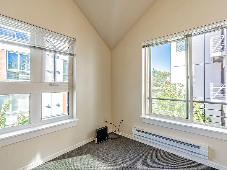4047 8th Ave NE — Photo 35