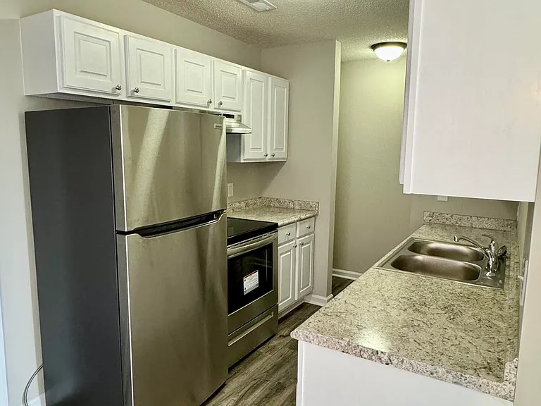 1247 Westpointe Dr — Photo 6