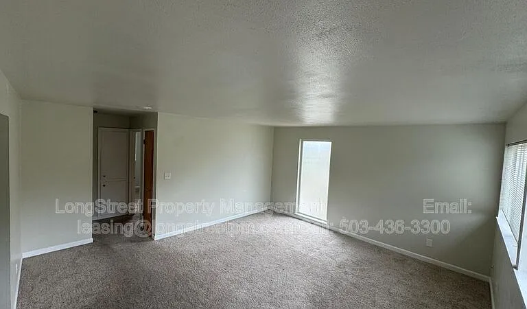 915 SW Adams Ave #13 — Photo 6
