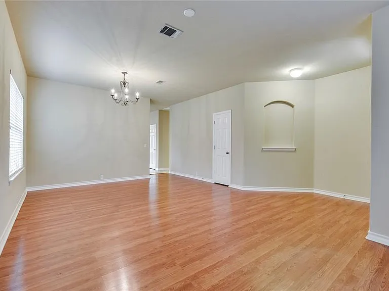 20817 Silverbell Ln — Photo 6