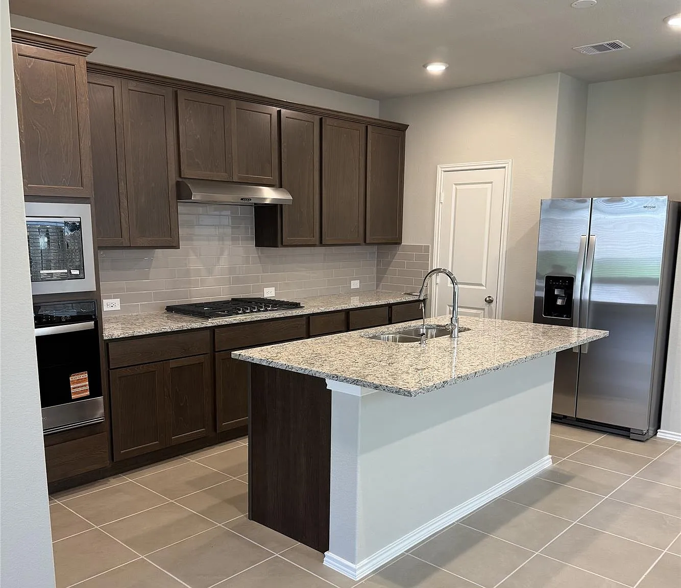 4 bed, 3.0 bath, 2160 sqft, $2,800 — Photo 4