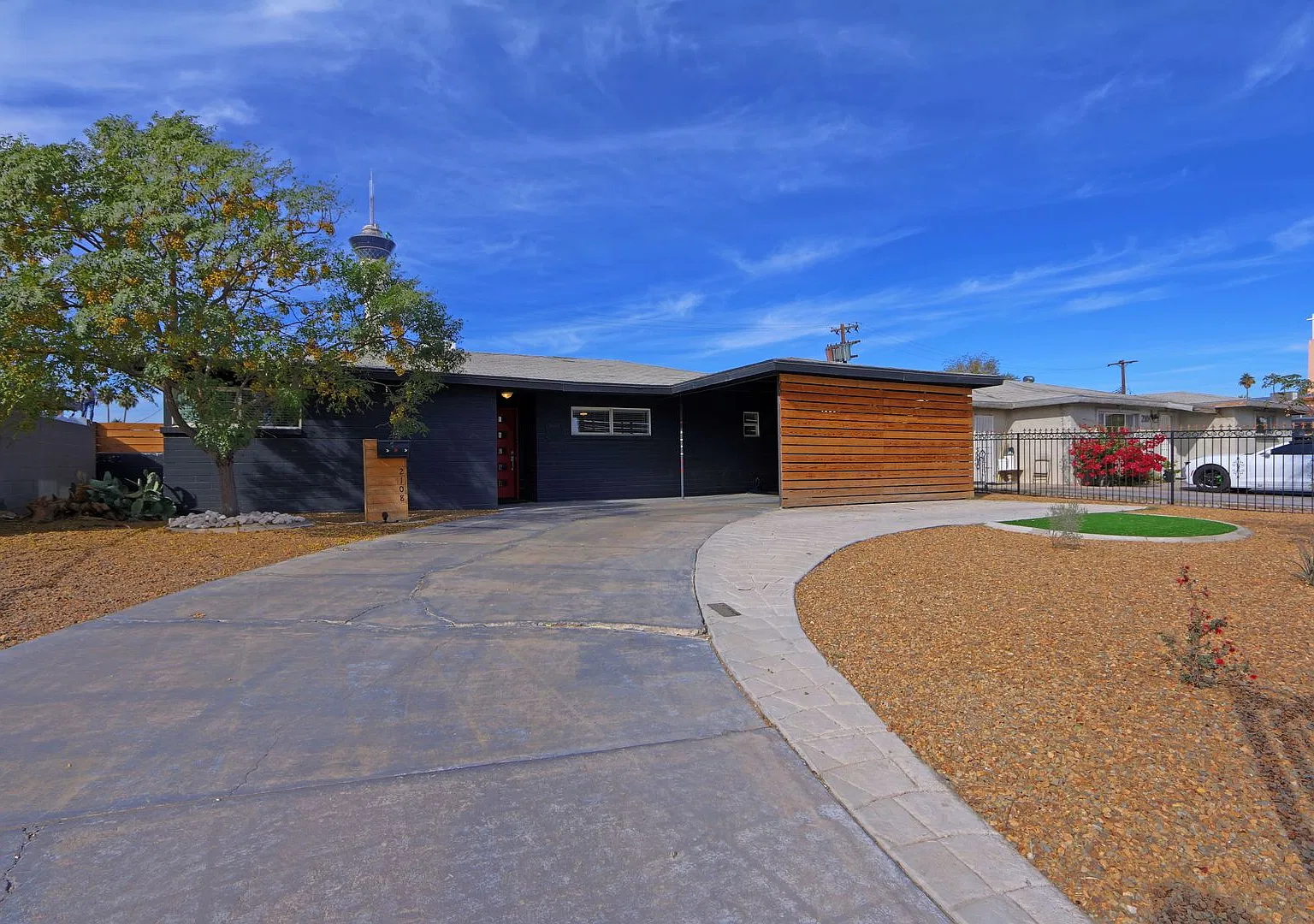 Furnished, Mid-Century Modern beauty located down town! — Photo 1