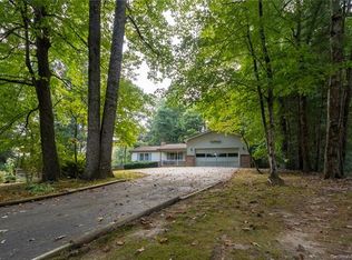 218 Navaho Dr, Hendersonville, NC 28739