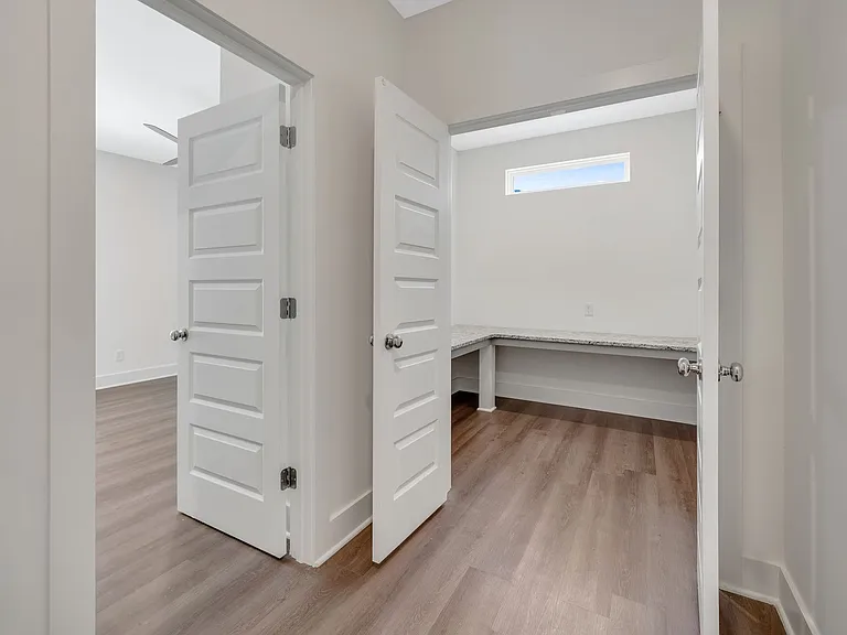 121 Huntley Dr — Photo 3