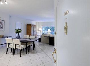 250 Bradley Pl APT 306, Palm Beach, FL 33480