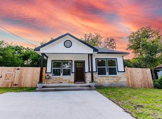 511 Sabine St, Lockhart, TX 78644