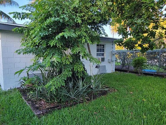 3rd image of 1078 Peak Road