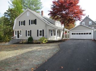 8 Oakcrest St, Saugus, MA 01906