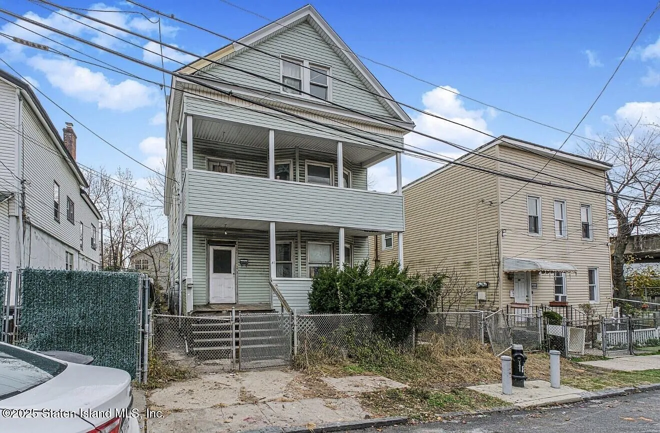 51 Faber St photo 1