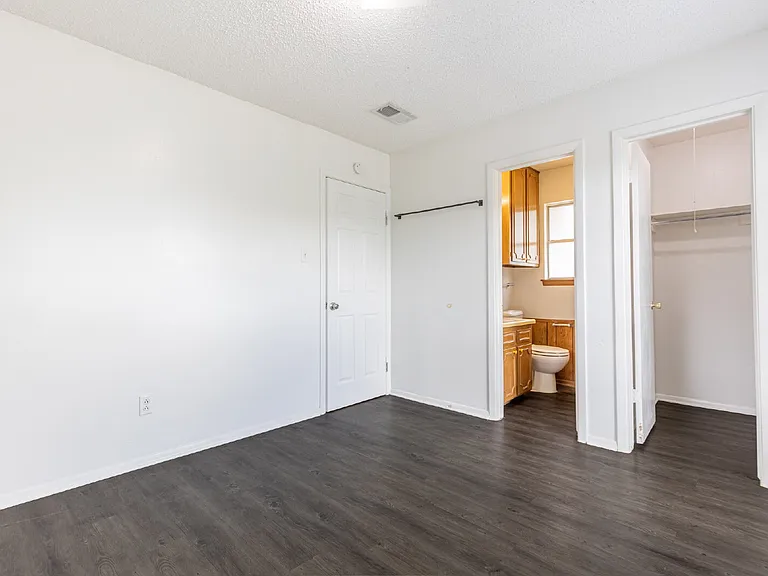 4910 Tennyson Dr — Photo 24