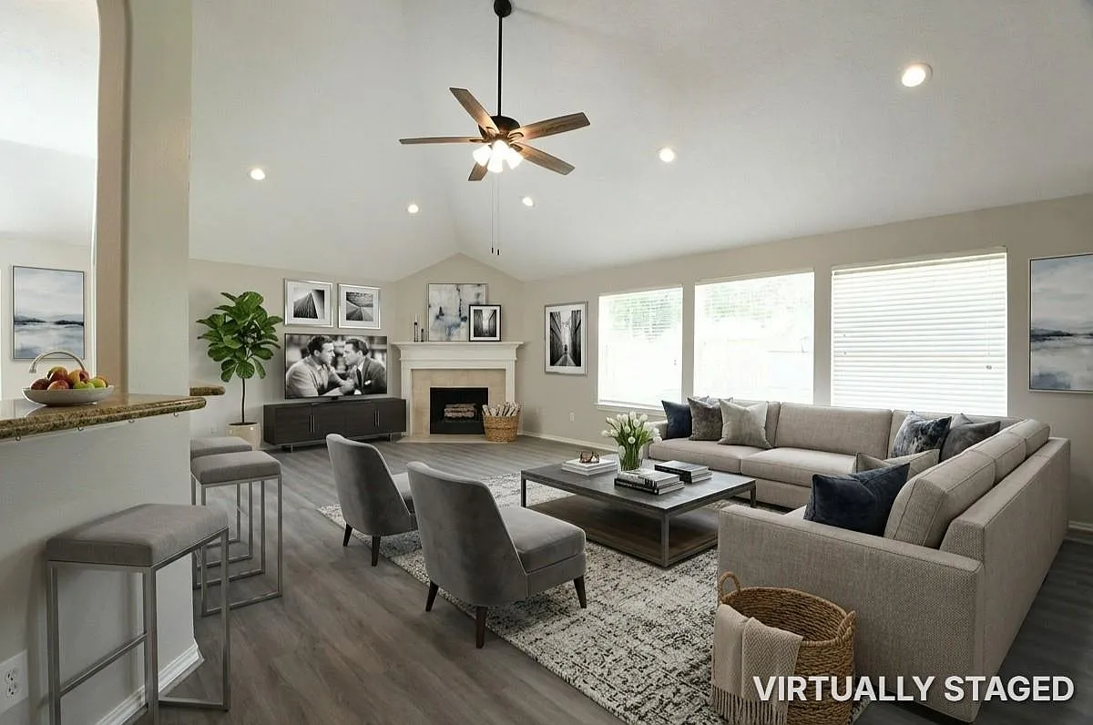 3 bed, 2.5 bath, 2410 sqft, $2,350 — Photo 1