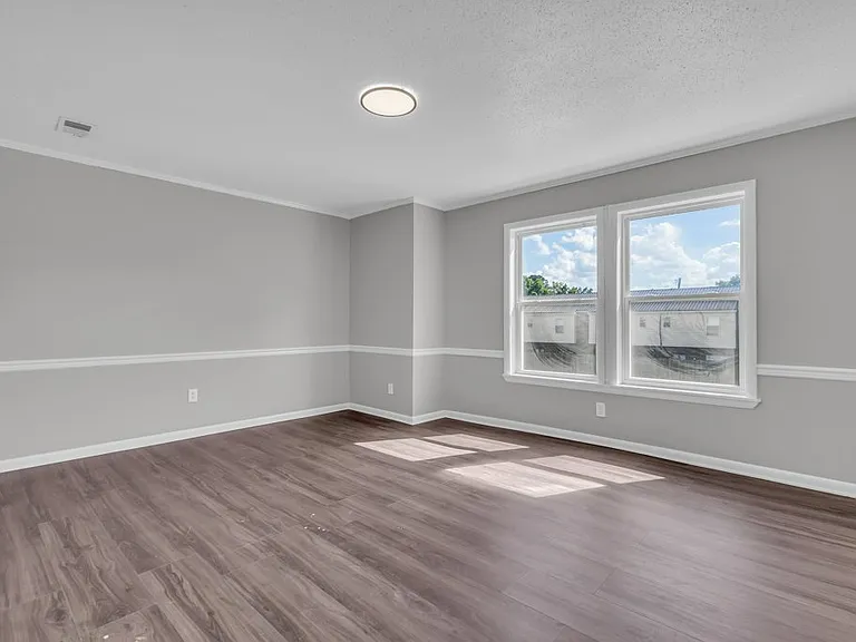 400 Forrest Blvd #13 — Photo 10