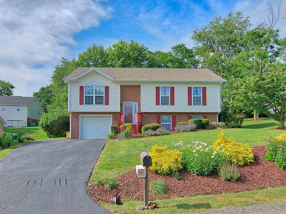 1st image of 605 Warren Ct