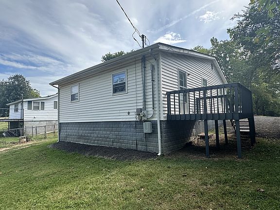 3rd image of 69 Dixon Dr