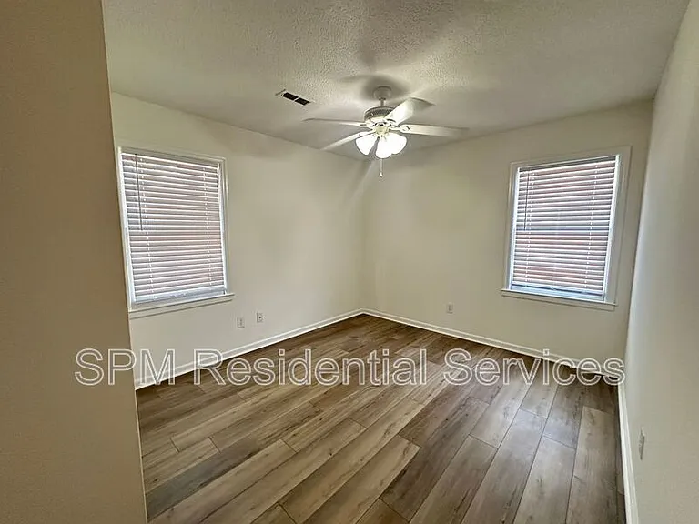 581 Parkway Blvd — Photo 13