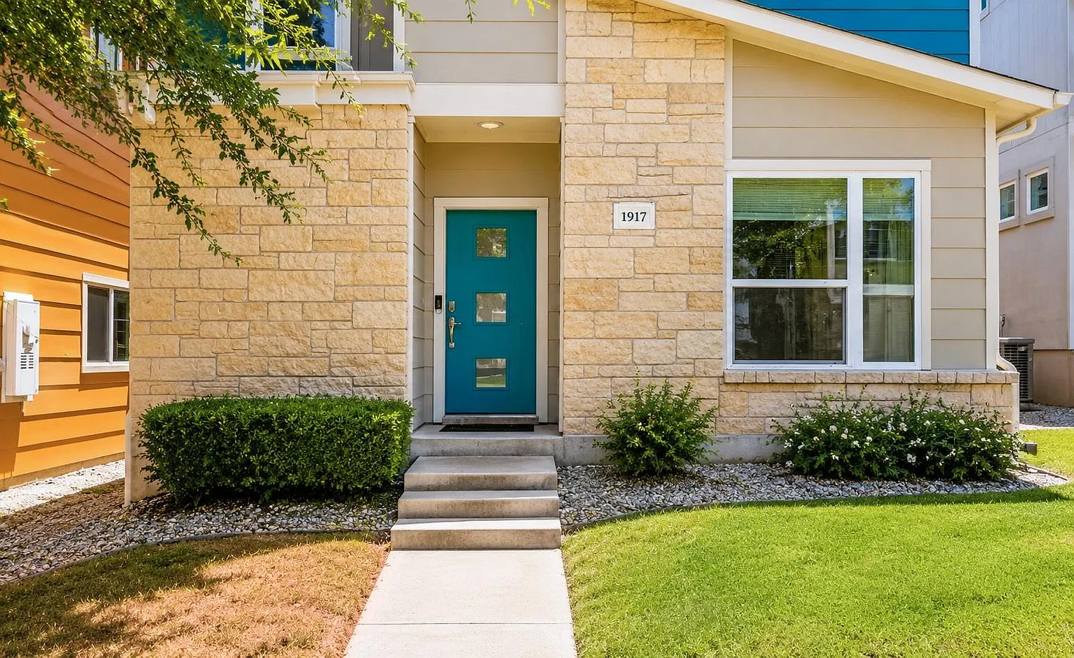 3 bed, 3.0 bath, 1456 sqft, $2,850 — Photo 2